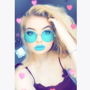 Meet your Posher, Savannah